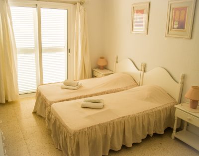 Villa with private swimming pool First line CS93