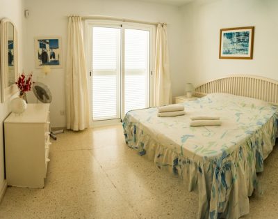 Villa with private swimming pool First line CS93