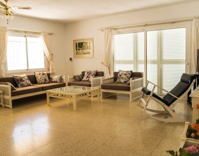 Villa with private swimming pool First line CS93