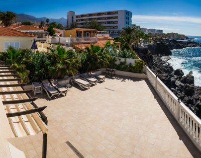 Villa with private swimming pool First line CS93