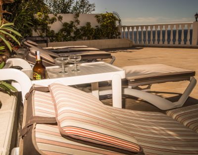 Villa with private swimming pool First line CS93