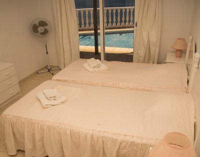 Villa with private swimming pool First line CS93