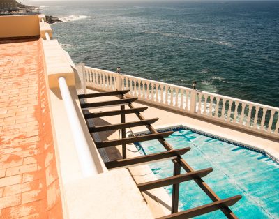 Villa with private swimming pool First line CS93