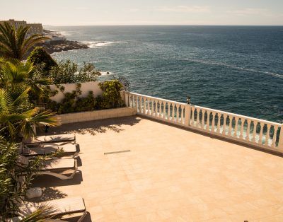 Villa with private swimming pool First line CS93