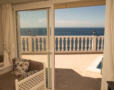 Villa with private swimming pool First line CS93