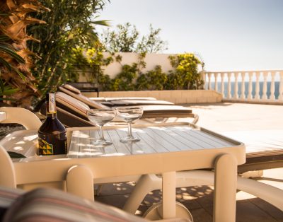 Villa with private swimming pool First line CS93